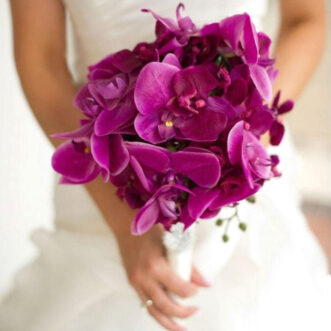 Букет невесты из фиолетовых орхидей
