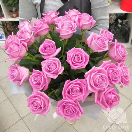 Букет из 25 розовых роз 70 см