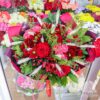 Букет из красных роз, хризантем и альстромерий