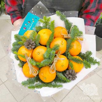 Зимний букет из апельсинов и хвои