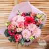 Букет из роз Джумилия, хризантем и эустом
