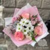 Букет из роз, альстромерий и белых хризантем