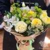 Букет из пионовидных роз, орхидей и альстромерий