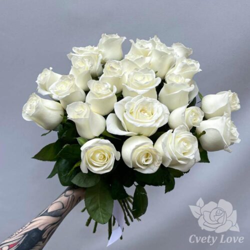 Букет из 21 белой розы под ленту